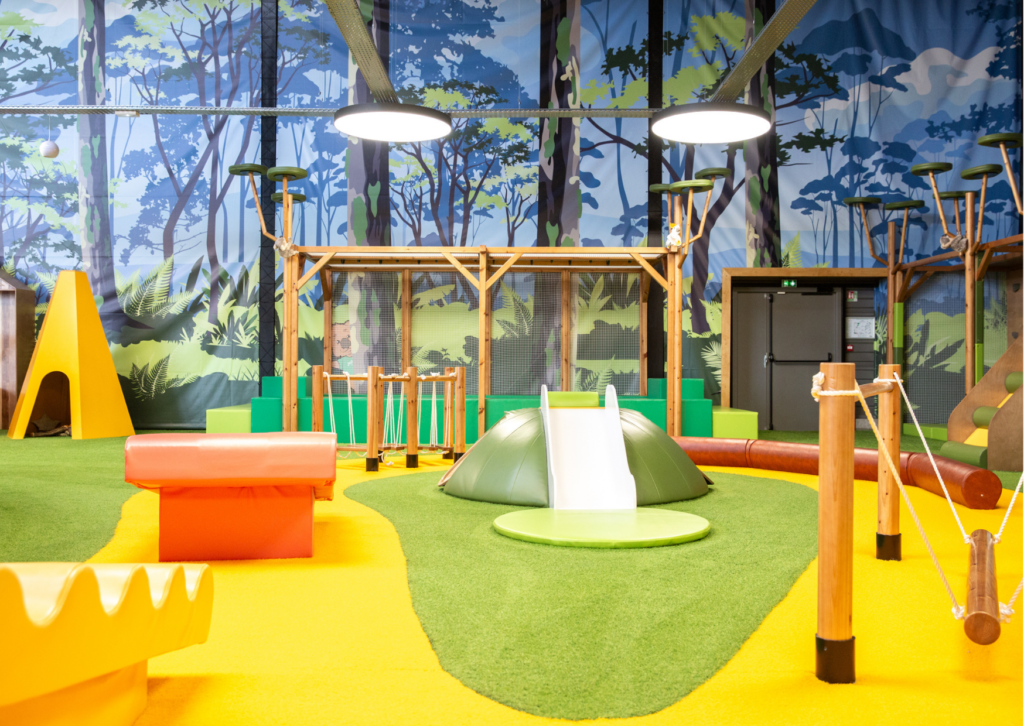 Aire de jeux Jokoani colorée et ludique